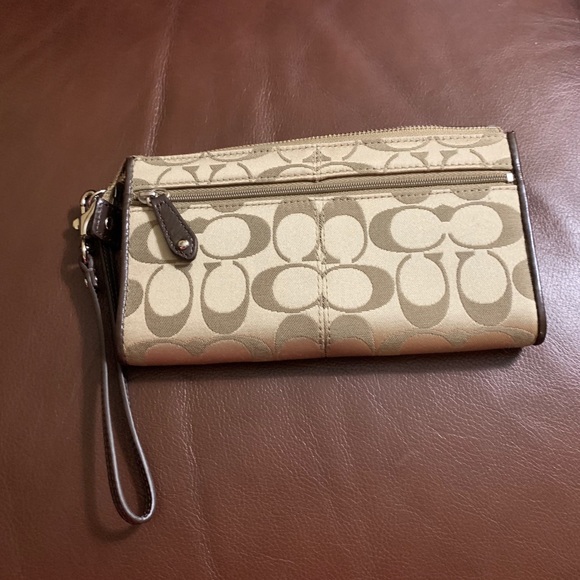 Coach purse and wallet - Picture 7 of 8